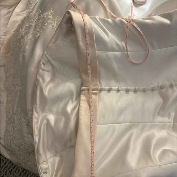 Alfred Angelo Wedding Gown - Picture 12 of 12